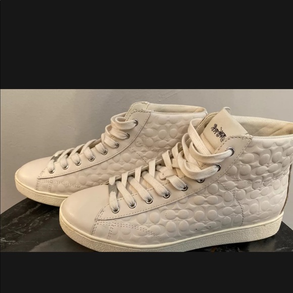 c204 high top sneaker